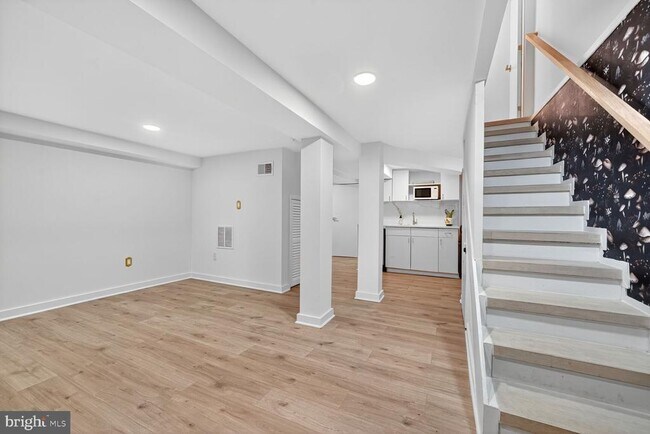 Building Photo - 1607 D St NE