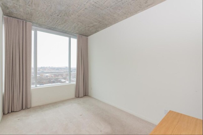 Building Photo - 2 bedroom in Chicago IL 60605