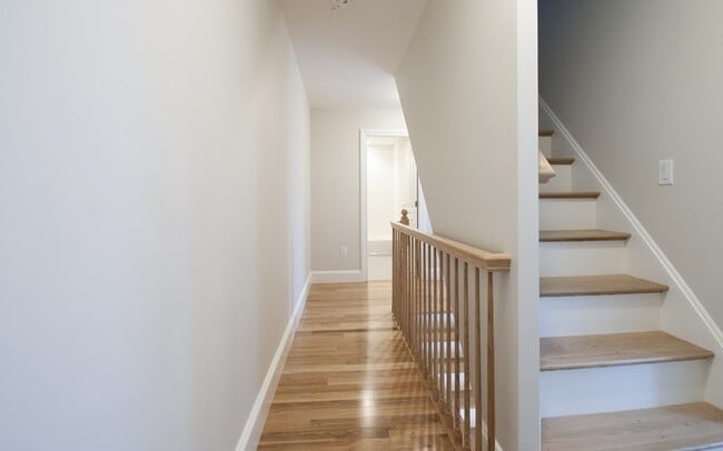 Building Photo - 76 Main St