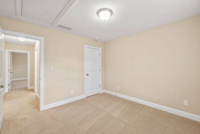 Building Photo - (Coming Soon) 5 Bedroom Brick Home in Matthews!