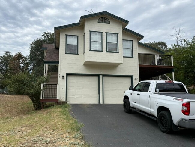 Building Photo - Resort-Style Living at Poker Flats gated community – 4 BR / 3 BA Multi-Level Home