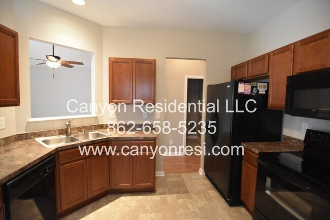 Building Photo - 3637 Crosswinds Dr