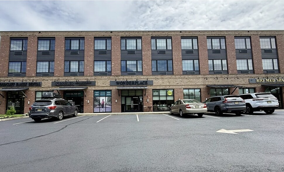 Building Photo - 62 Broadway
