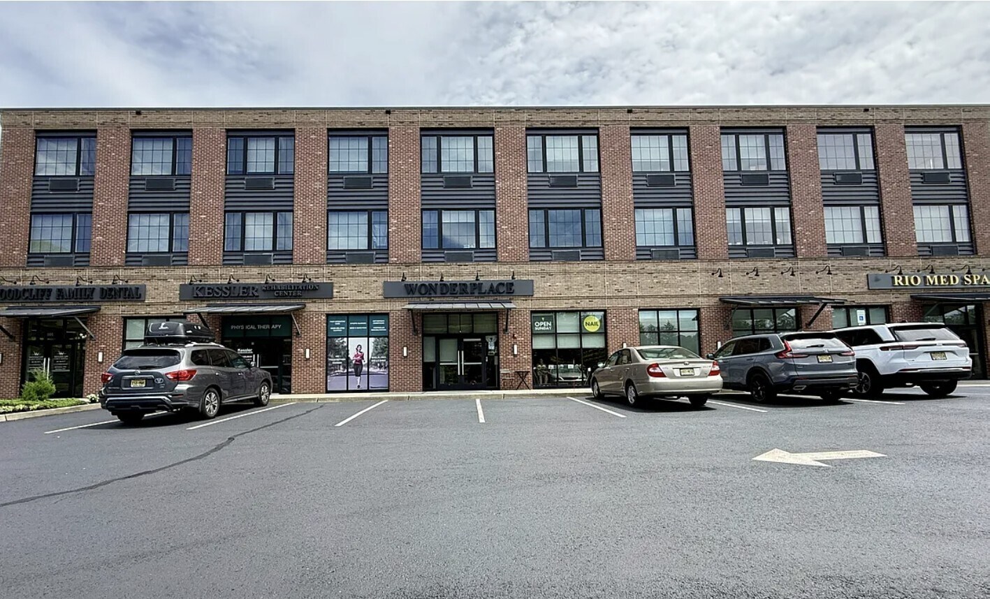 Building Photo - 62 Broadway