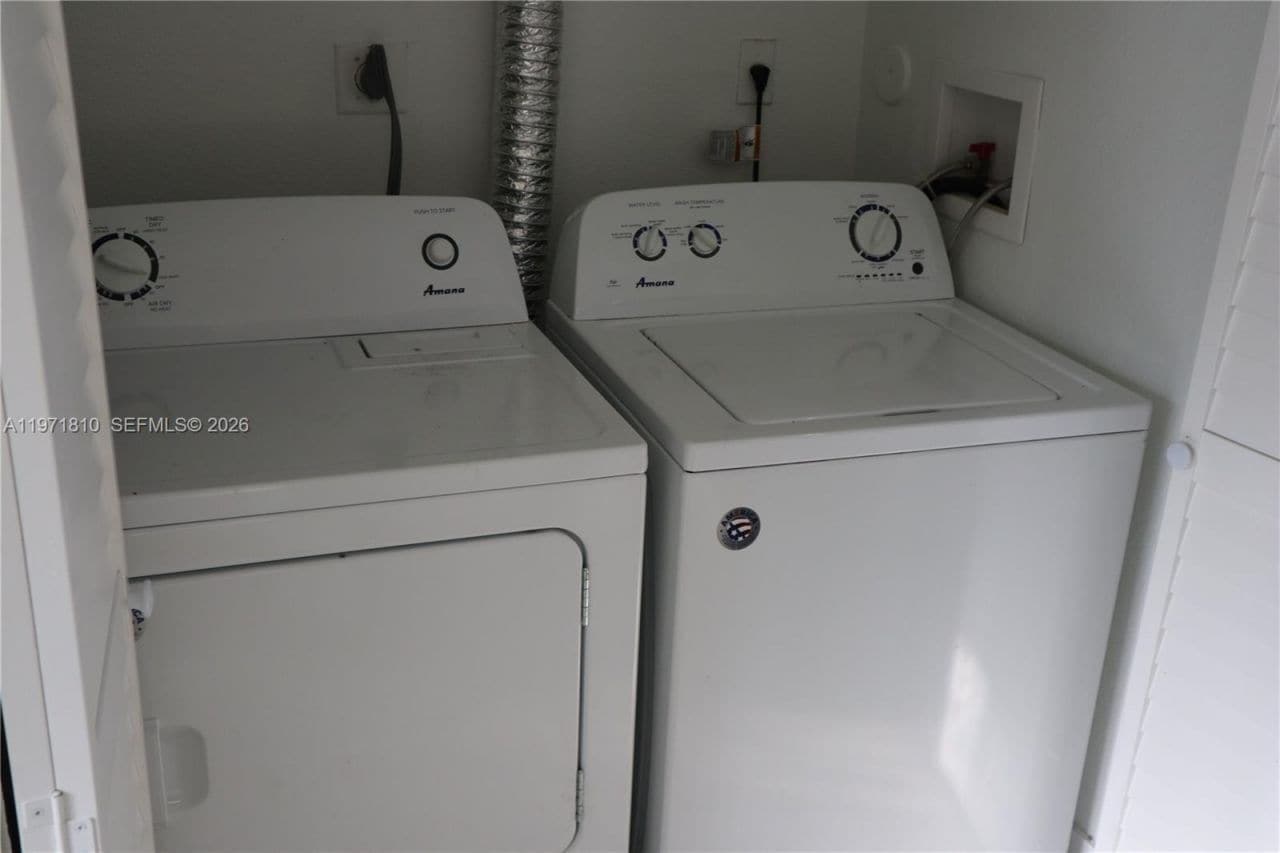 Building Photo - 721 SW 148th Ave