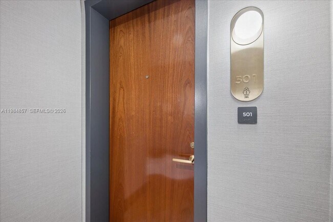 Building Photo - 2678 Tigertail Ave