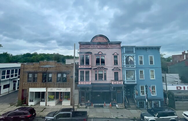 Building Photo - 720-724 Warren Street