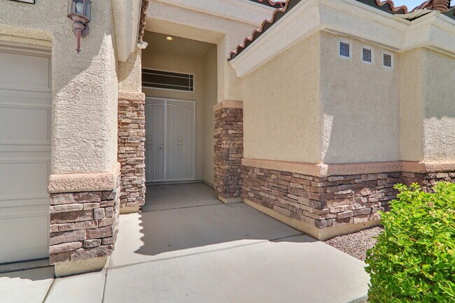Building Photo - Immaculate 5-Bed, 3-Bath Entertainer’s Home on Over a Quarter Acre in Gated Riverwalk Ranch Manor...