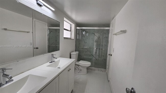 Building Photo - 871 NE 195th St