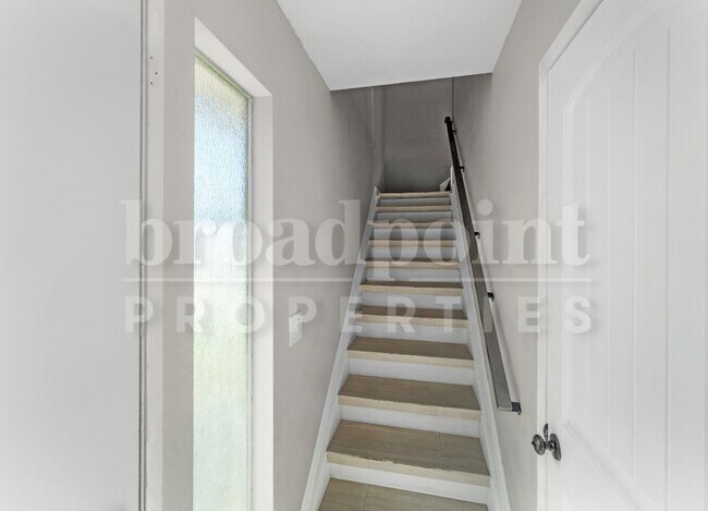 Building Photo - 2512 Wanek Rd