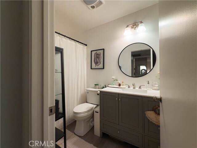 Building Photo - 532 N Rossmore Ave