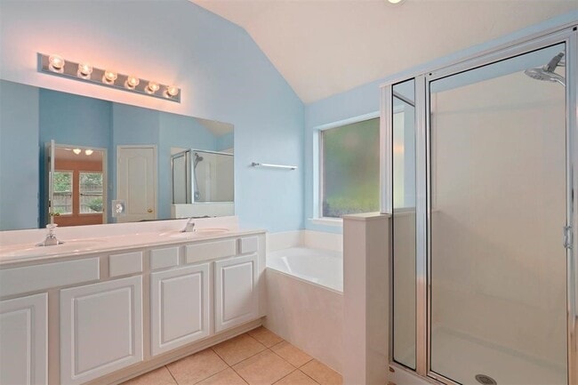 Building Photo - 11618 Columbia Pines Ln