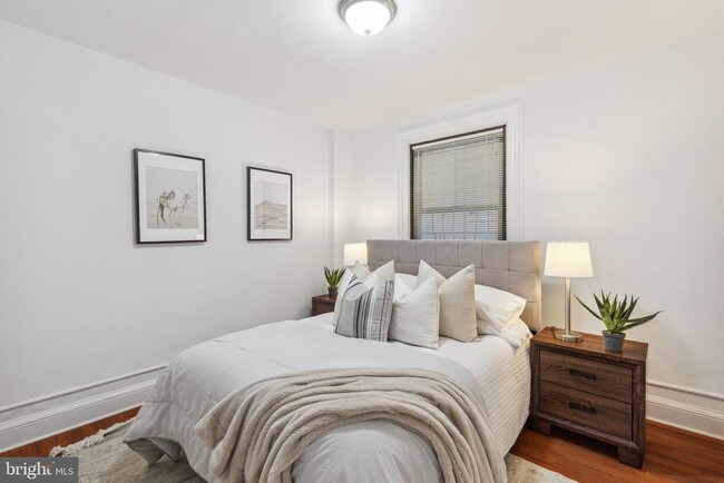 Building Photo - 2031 Locust St