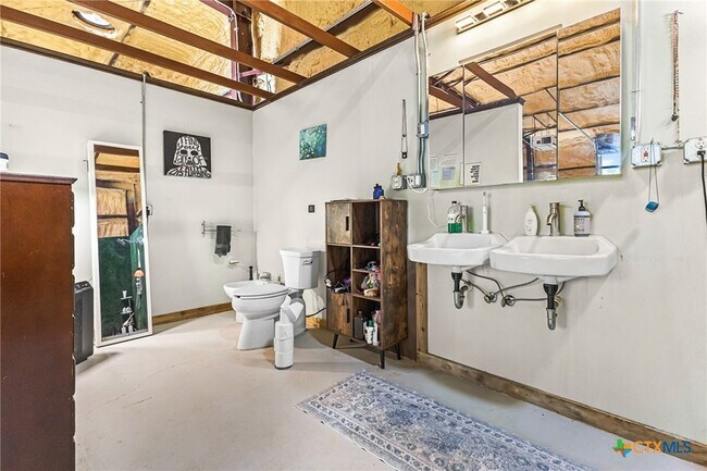 Building Photo - 218 Alexandra Ln