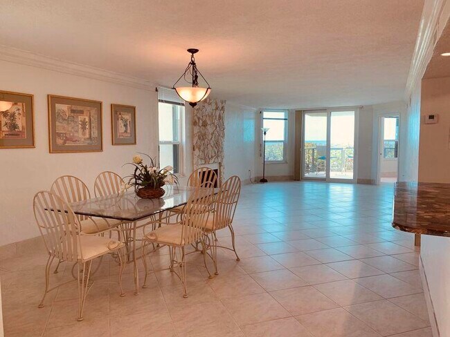 Building Photo - 4100 N Hwy A1A