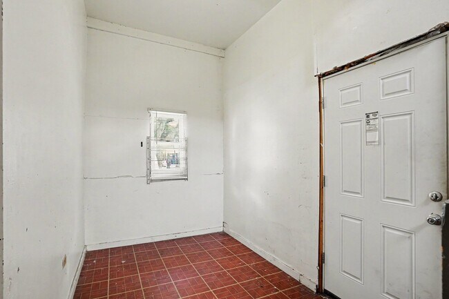 Building Photo - 2257 W Hirsch St