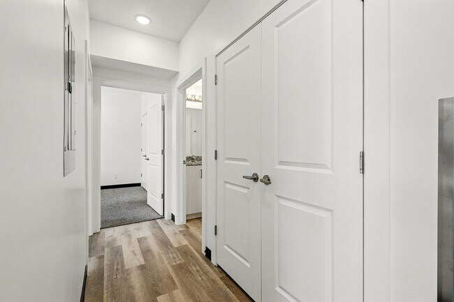 Building Photo - Harding Ave Lofts