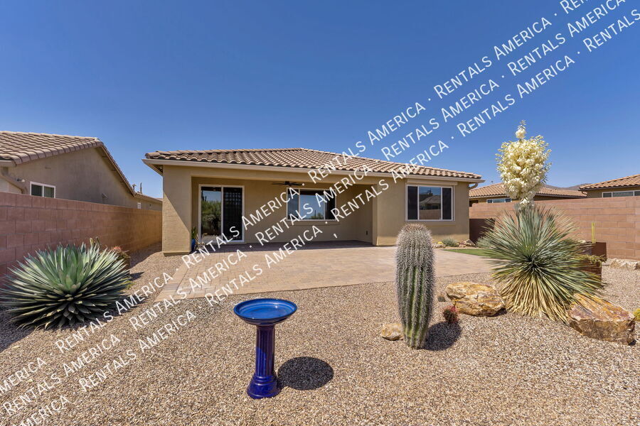 Building Photo - 7631 W Laurel Ln