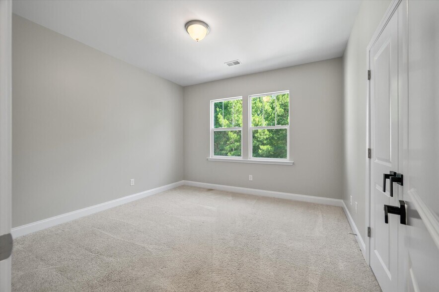 Building Photo - 127 Hawthorne Landing Dr