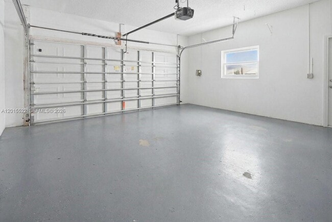 Building Photo - 16530 Lake Tree Dr