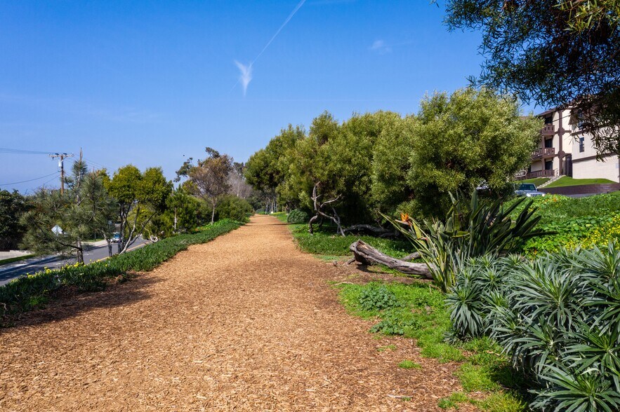 Building Photo - 1720 Ardmore Ave