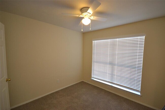 Building Photo - 718 Meadow View Dr