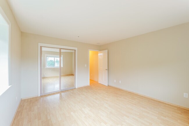 Building Photo - 105 Hampton Rd