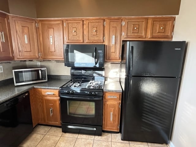 Building Photo - 388 Snell St