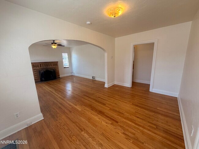 Building Photo - 541 Thoma St