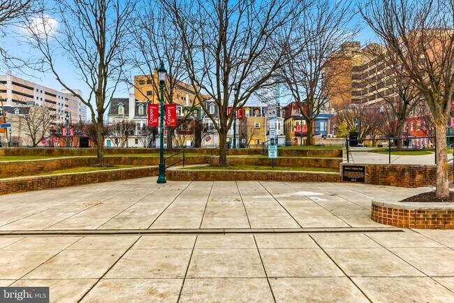 Building Photo - 576 Washington St