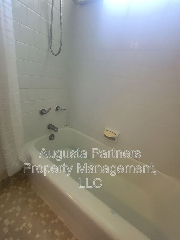 Building Photo - 1330 Wingfield St