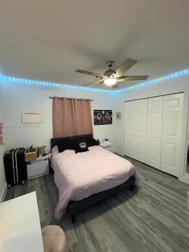 Building Photo - 1750 W 46th St