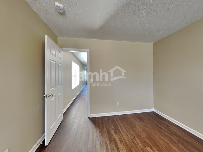 Building Photo - 2853 Park Knoll Dr