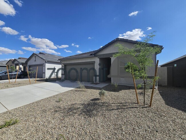 Building Photo - BEAUTIFUL HOME 4 BEDROOMS 3 BATHS!