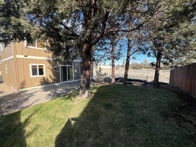 Building Photo - Beautiful and Spacious 4 Bed/2.5 Bath Home in NW Bend