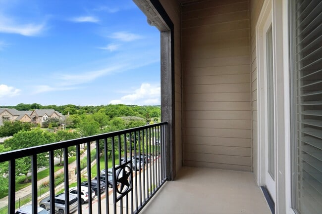 Building Photo - 301 Watermere Dr