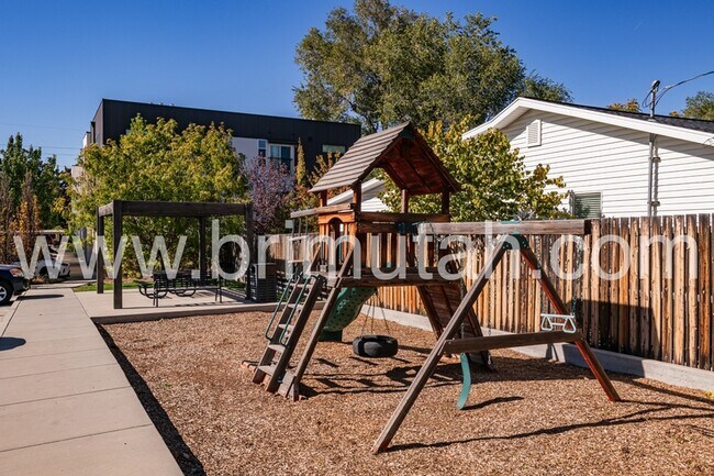 Building Photo - 3225 S 900 E