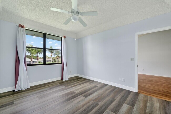 Building Photo - 6101 SE Landing Way