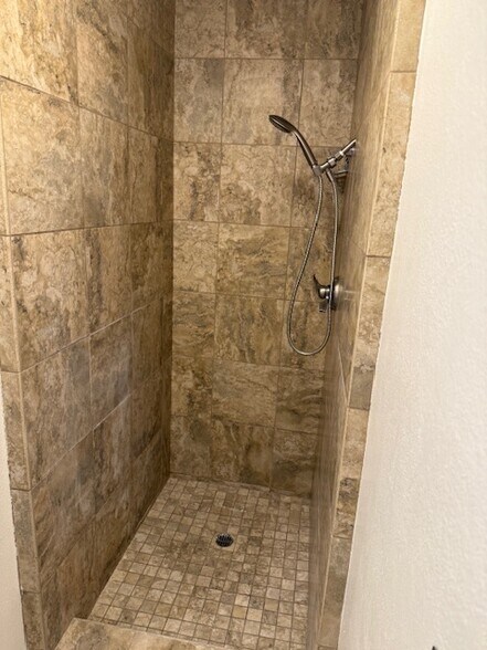 Building Photo - 561 Spring Rd