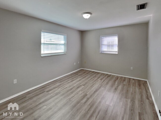 Building Photo - 7511 Hawthorn Dr