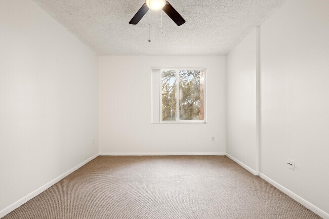 Building Photo - 6960 SW 39th St