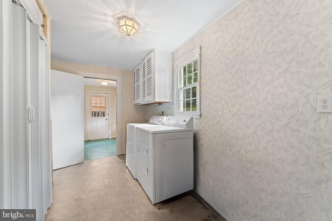 Building Photo - 9 Snug Hill Ct