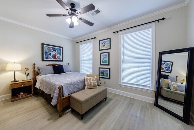 Building Photo - 390 Alpine Dr