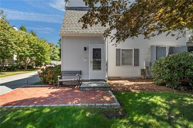 Building Photo - 364 Bellevue Ave