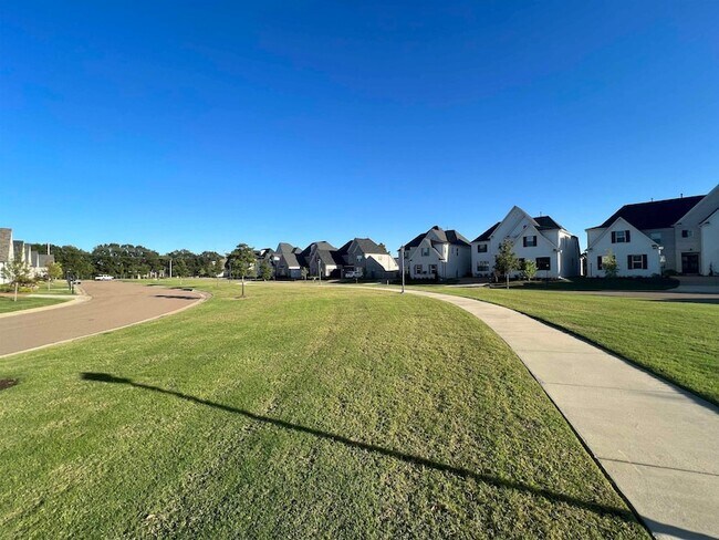 Building Photo - 607 Covington Walk Ln S