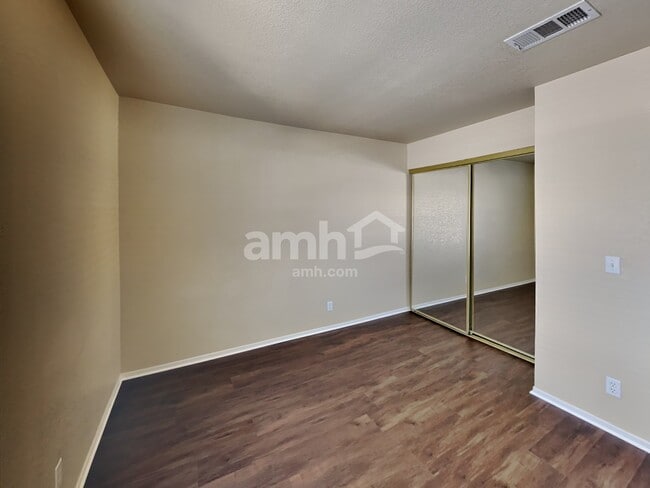 Building Photo - 8005 Sandmark Dr