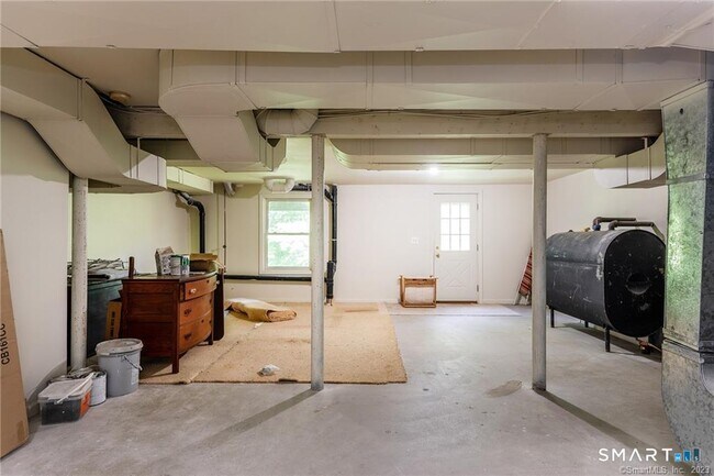 Building Photo - 18 Smoke Ridge Dr