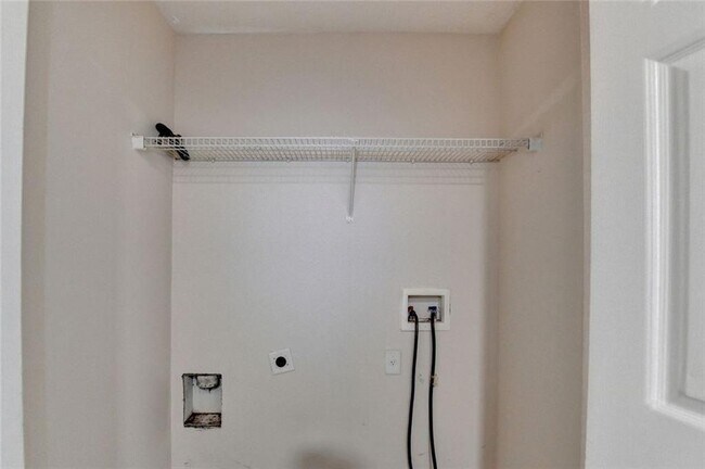 Building Photo - 310 Azalea Cir