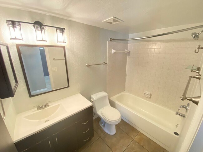 Building Photo - 650 Trinidad Ct