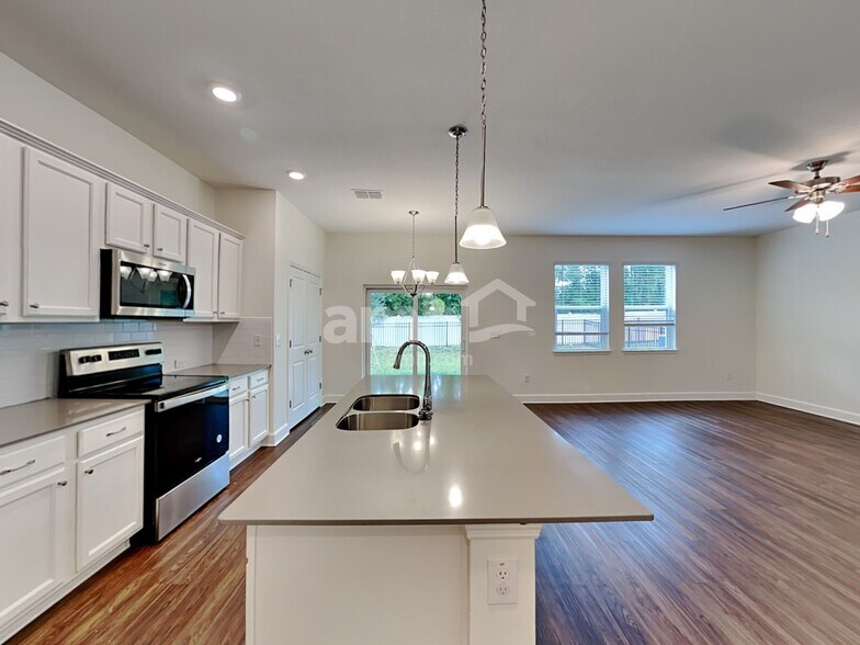 Building Photo - 29574 Cedar Waxwing Dr
